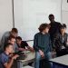 Un groupe d'étudiants et de lycéens