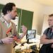Jean-Michel Friedt tenant un minidrone