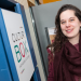 Portrait d'Axelle Simon à côté de la Cultur'Box