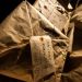 Cartons emballés avec des étiquettes.