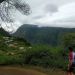Un traileur de dos deant un paysage de l'île de la réunion
