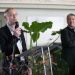 Jean-François Girardot tenant un micro. A côté de lui, Jacques Bahi.