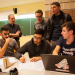 Pierre Guillemard devant un groupe d'étudiants.