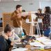 Des étudiant en écodesign en train de travailler en atelier.