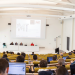 Vue panoramique de l'amphi de la MSHE lors du lancement du Hacking Health