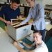 Les étudiants bricolent sur les ruches