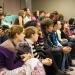 groupe de spectateurs attentifs