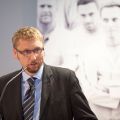 Nicolas Chaillet en train de prononcer un discours.