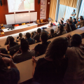 Des étudiants de l'U-Sports dans un amphithéâtre